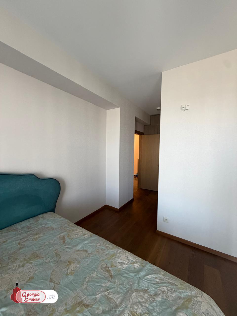 nearly repaired 5-room apartment for rent
